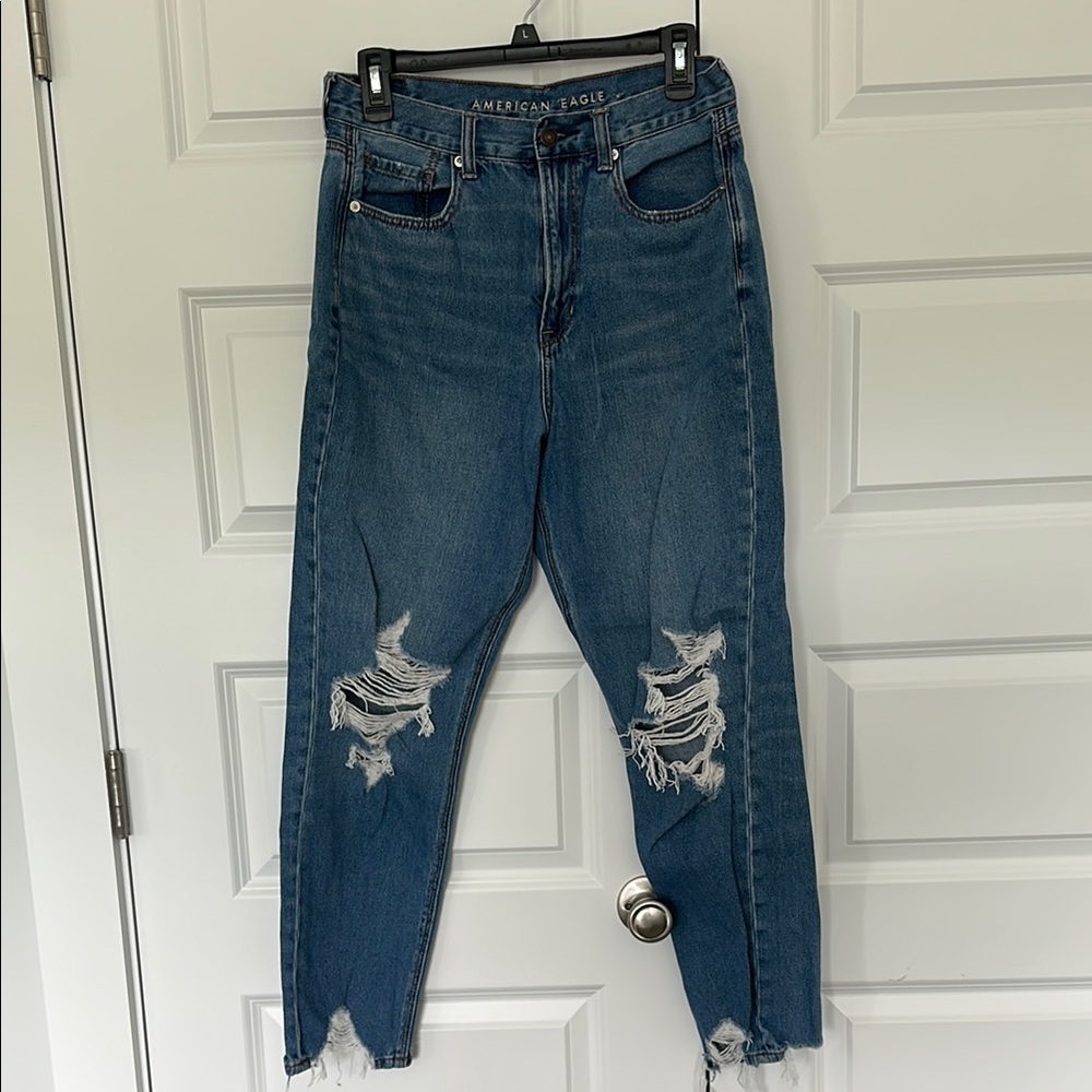 American Eagle Mom Jean Distressed Size 6 Regular Light Blue Like New